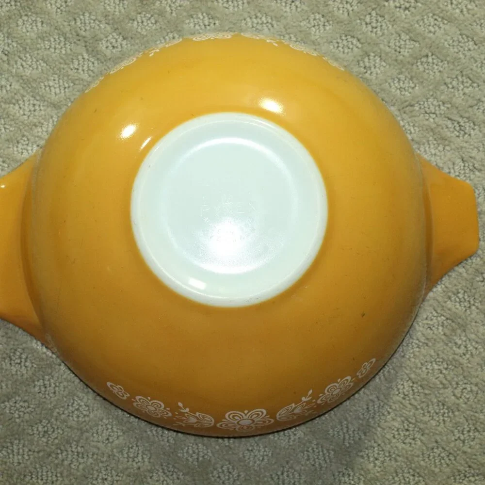 Vintage Pyrex Butterfly Cinderella Yellow 444 Mixing Bowl 4 Quart Size